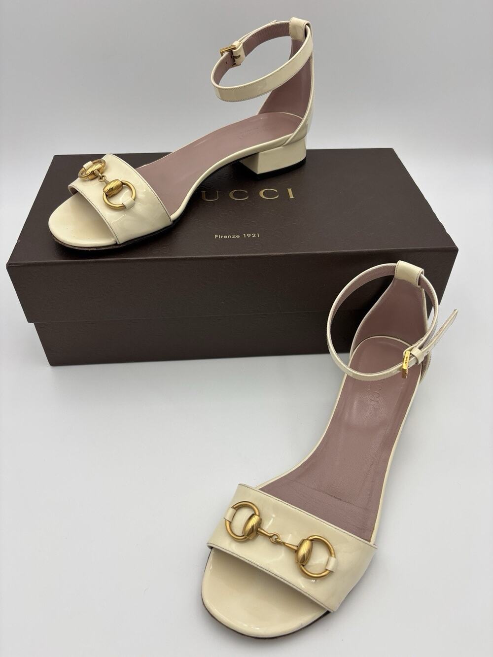 Gucci Horsebit Sandals Cream Patent Leather Size 37 / 7 Adjustable Ankle Strap - Picture 1 of 16